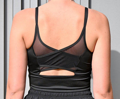 Haut sport féminin noir triomphe